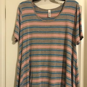 NWOT Lularoe Perfect T